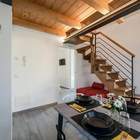 Sunflower Apartment *