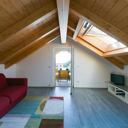 Sunflower Apartment *