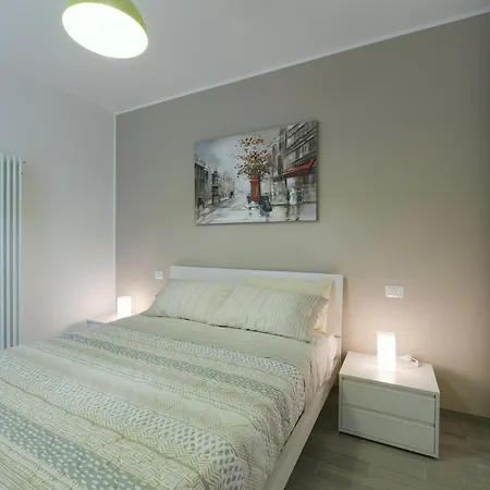 Sunflower Apartment *